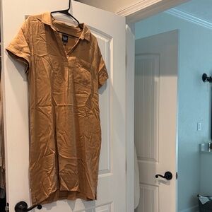 GAP Women Short Sleeve Button Down Shirt Dress in Tan